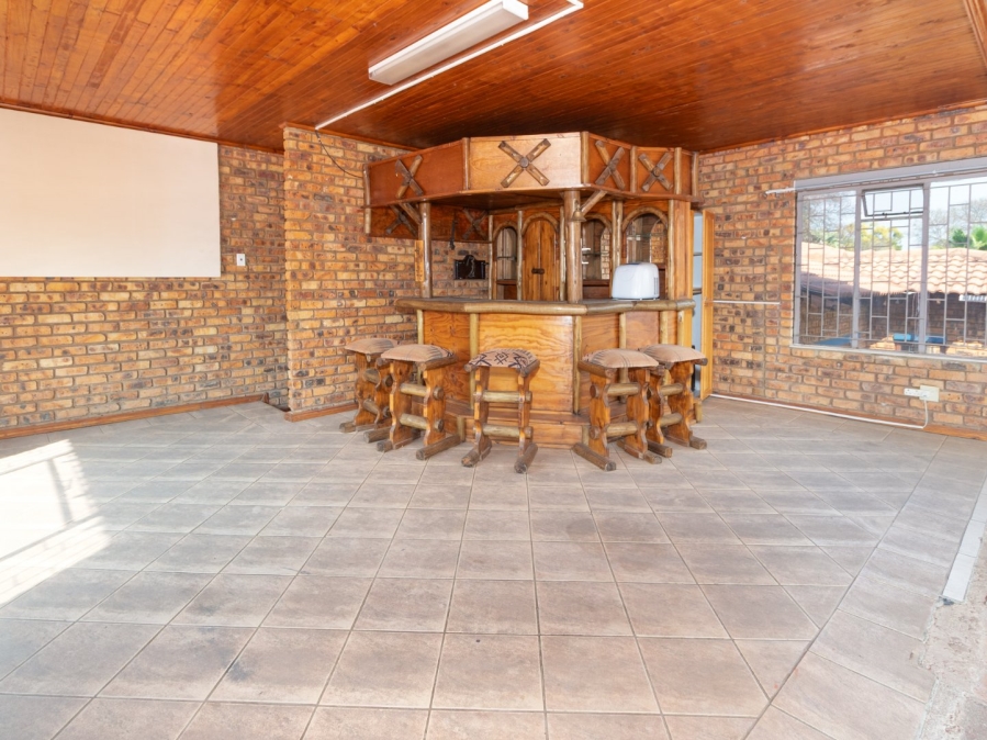 4 Bedroom Property for Sale in Ifafi North West